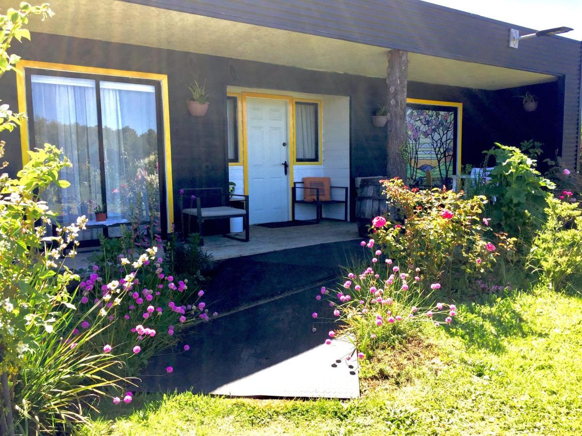 Cabanas Chiloeislife Countryside Castro Exterior photo